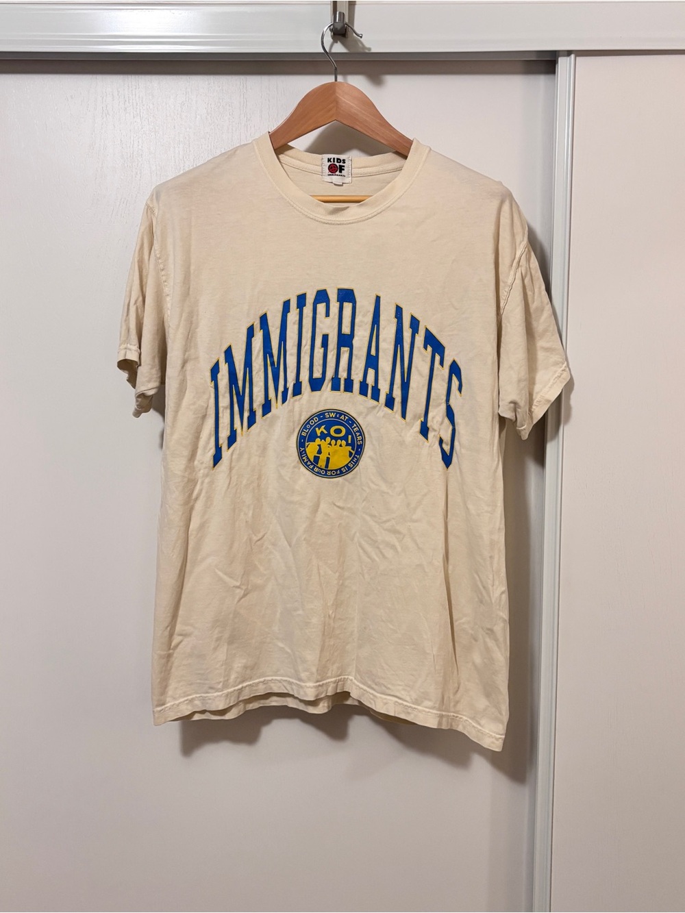 Kids of Immigrants Mens Graphic Crewneck Tee Size L Streetwear Athletic Logo Tag